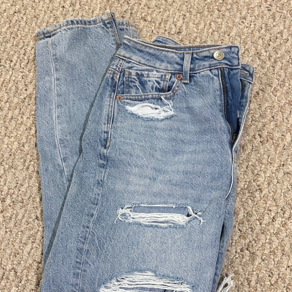 BRAND NEW! Ripped American Eagle Loose Fit Blue Jeans